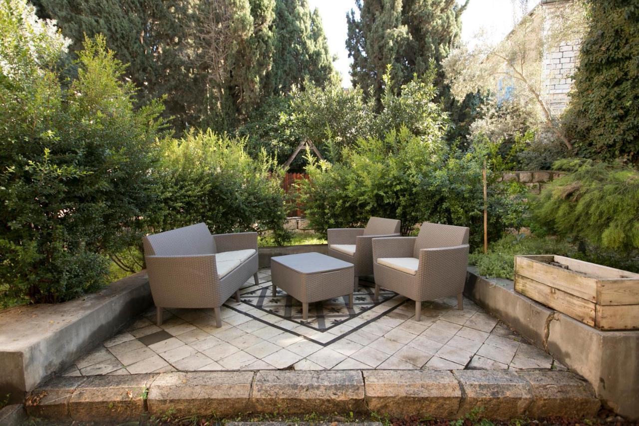 ירושלים Historic 4-Bedroom Gem With Private Garden, Steps From Old City & Mamila Complex מראה חיצוני תמונה